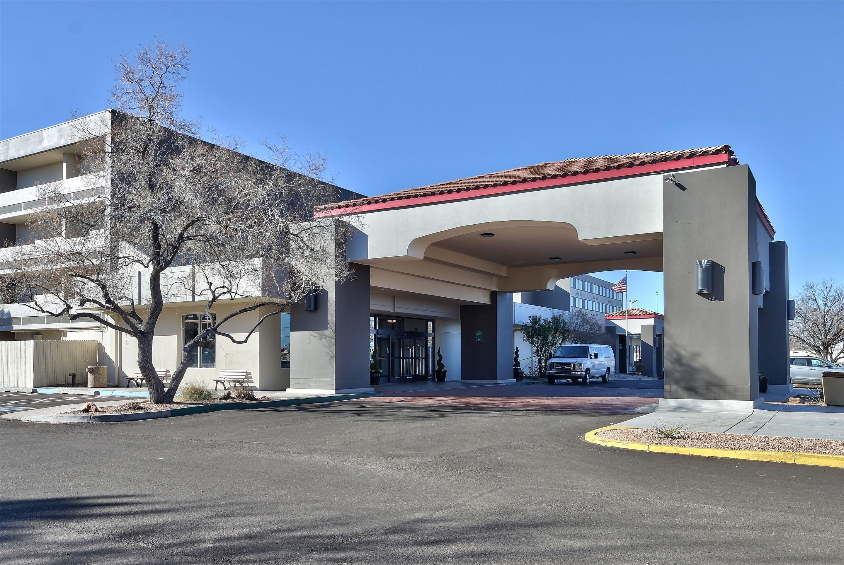 Exterior | Ramada Plaza by Wyndham Albuquerque Midtown