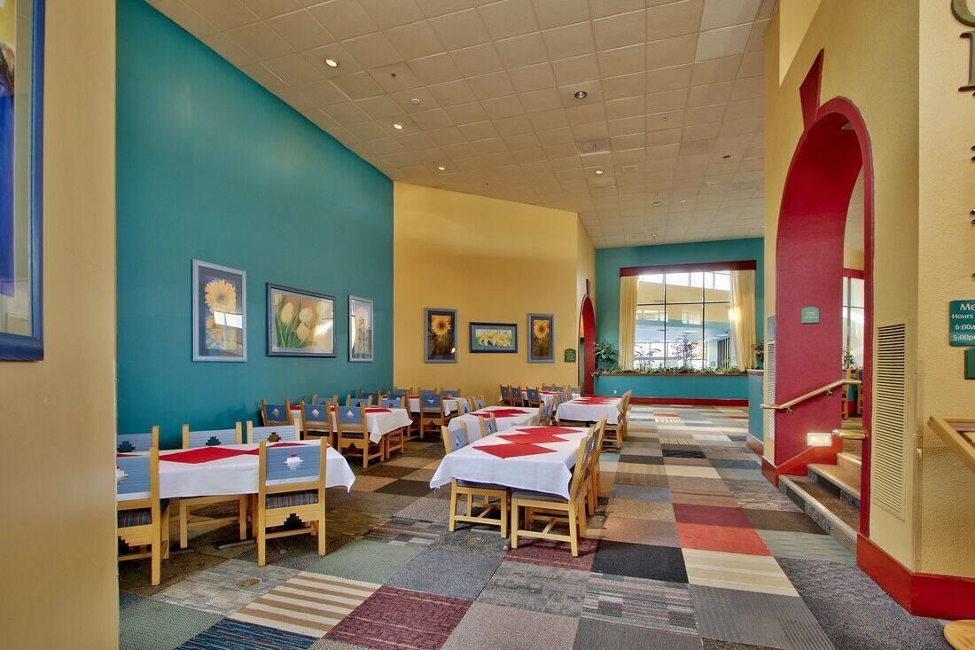 Restaurant | Ramada Plaza by Wyndham Albuquerque Midtown