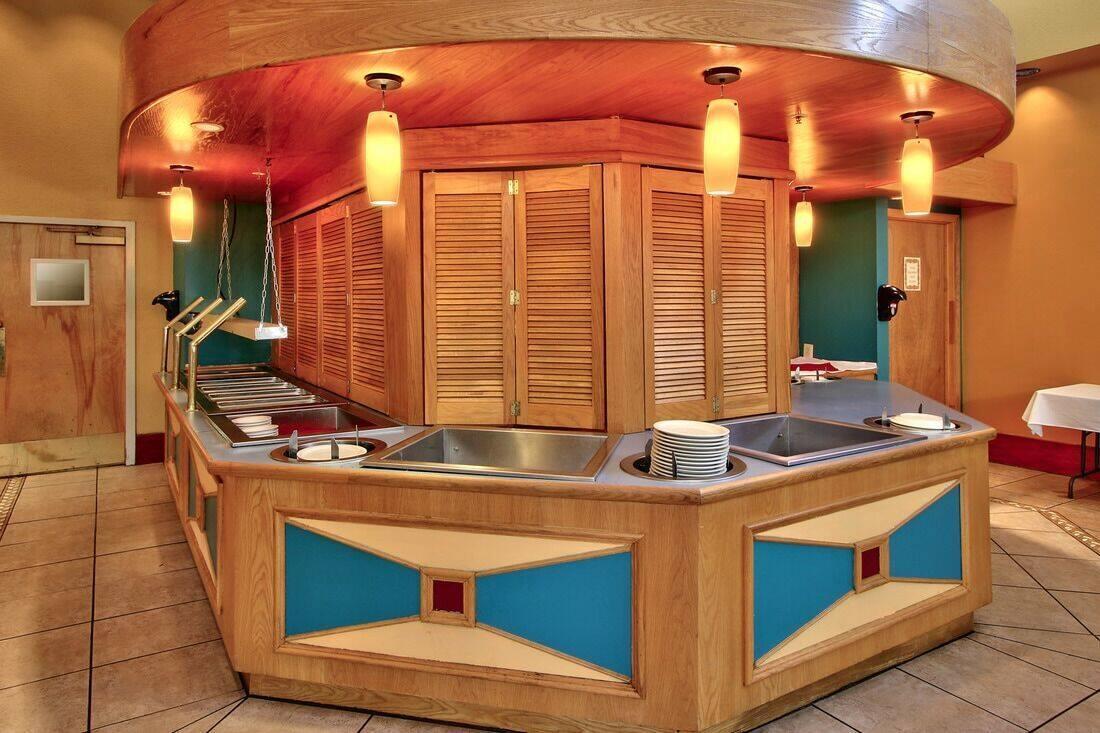 Restaurant | Ramada Plaza by Wyndham Albuquerque Midtown