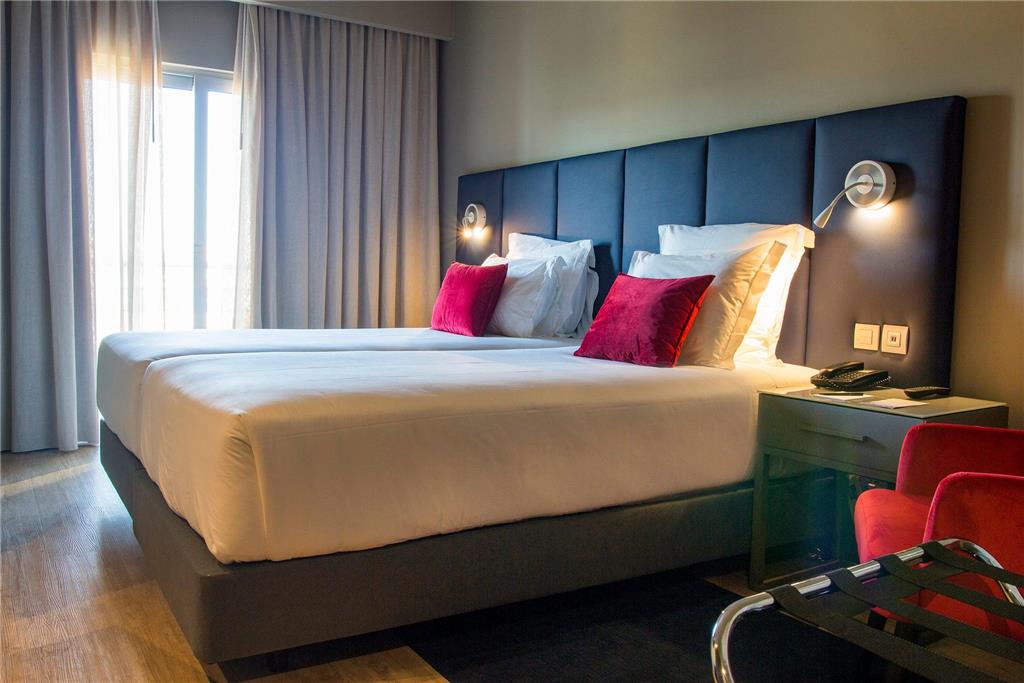 MELIA SETUBAL-guestroom-Guest Room,On-Site.jpg