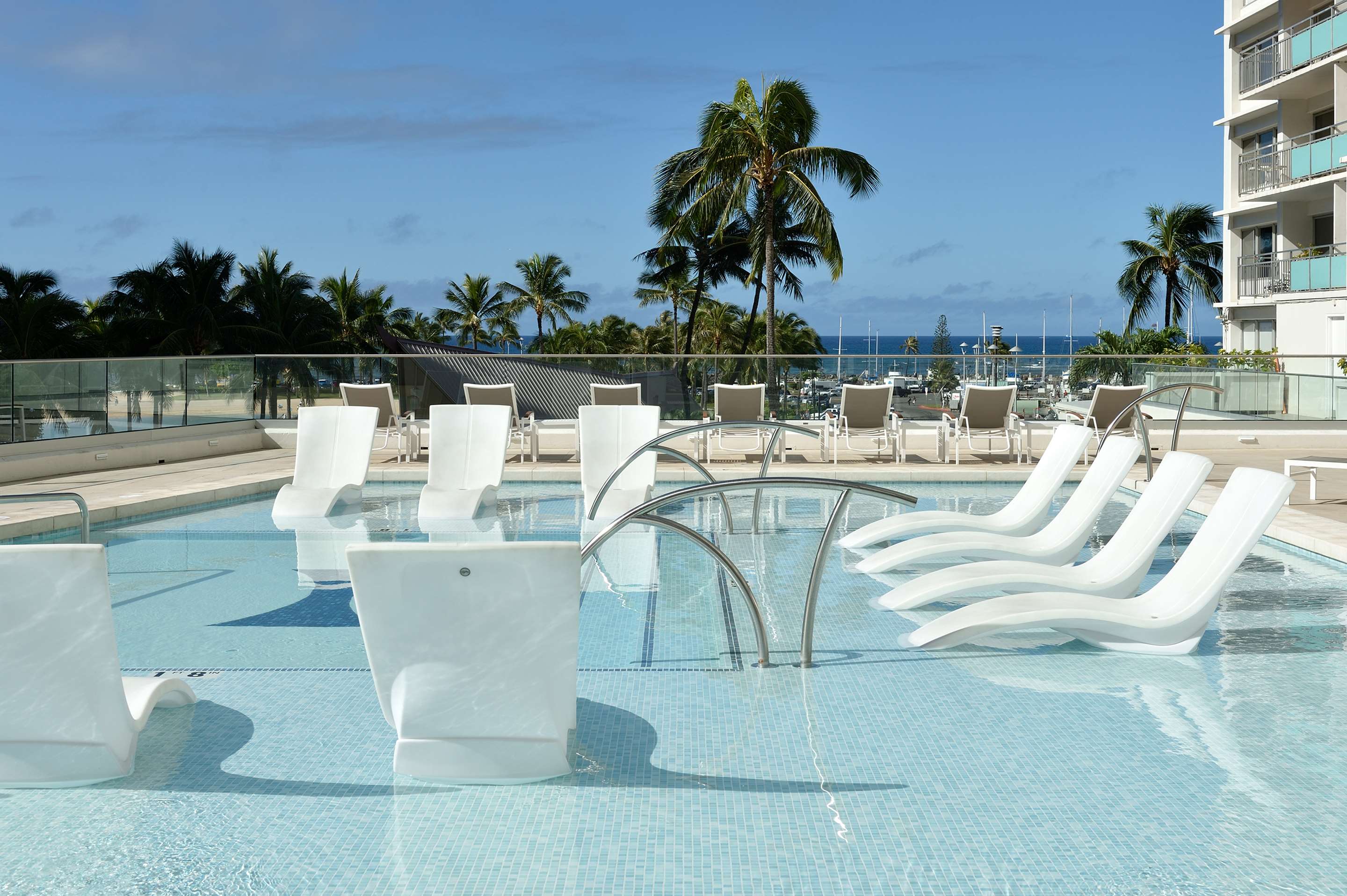 Ilikai Hotel and Luxury Suites - 2nd Floor Wading Pool | Ilikai Hotel & Luxury Suites