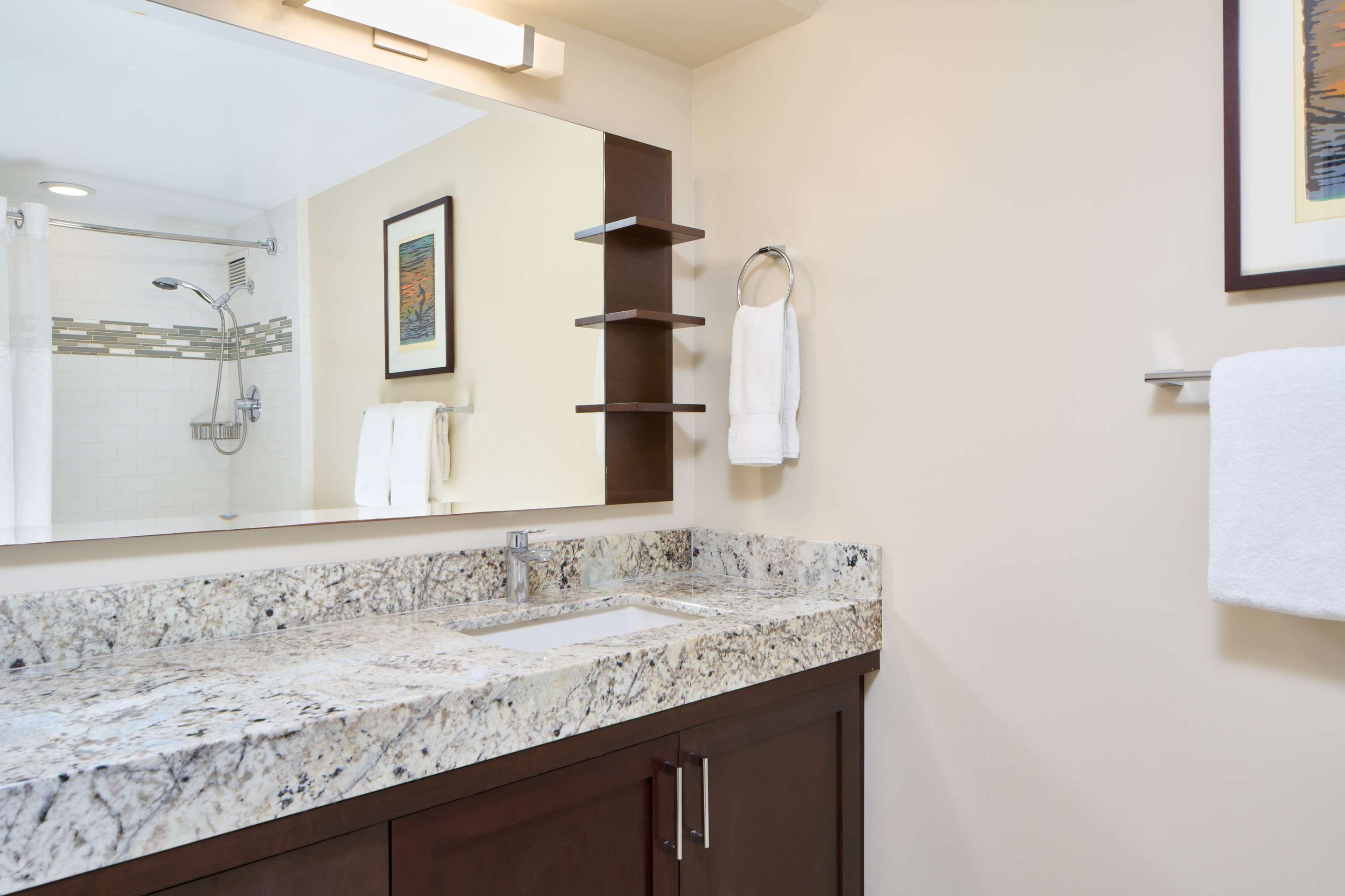 Ilikai Hotel and Luxury Suites - Bathroom