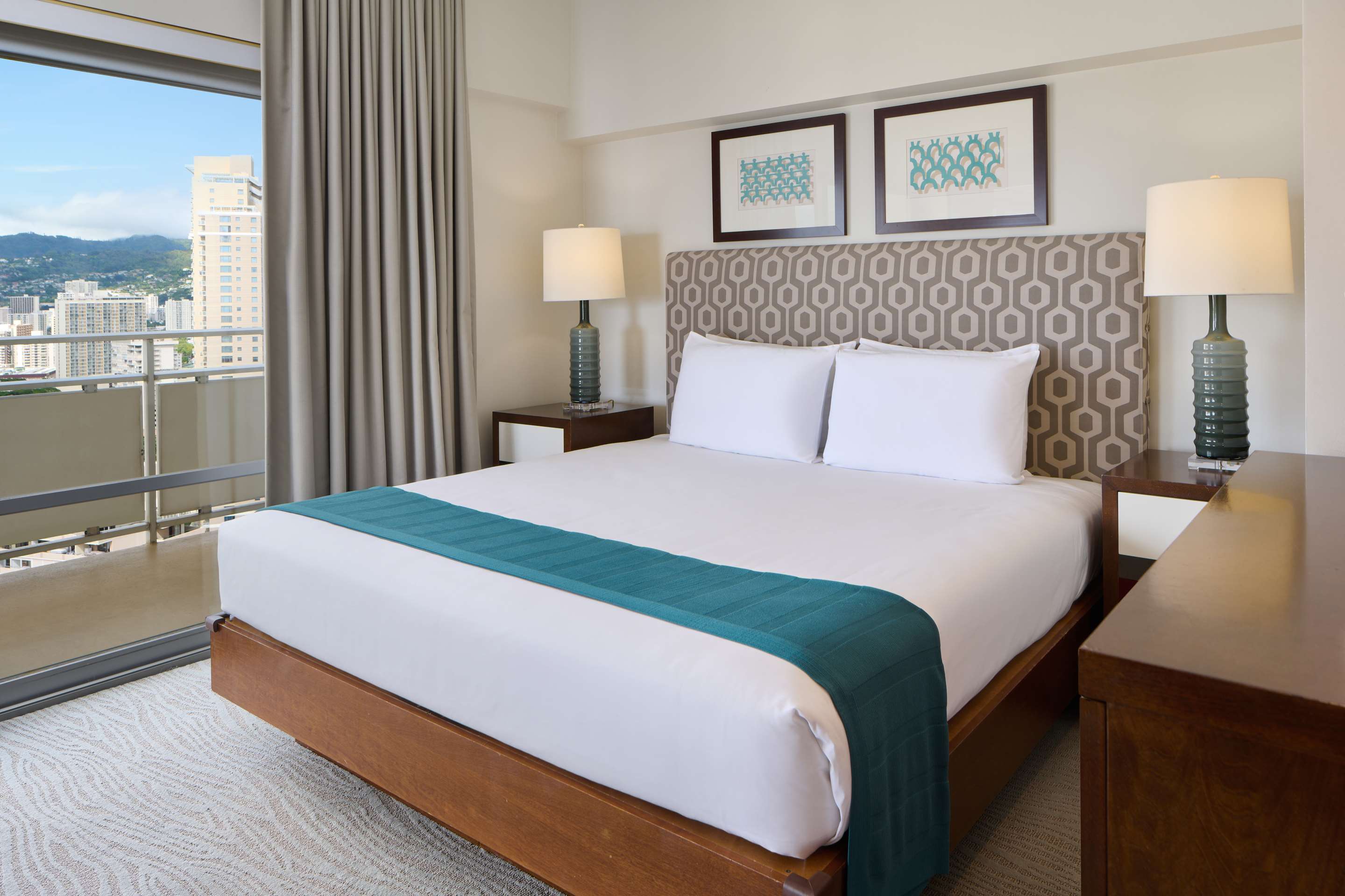 Ilikai Hotel and Luxury Suites - 2 Bedroom Ocean view - Bedroom