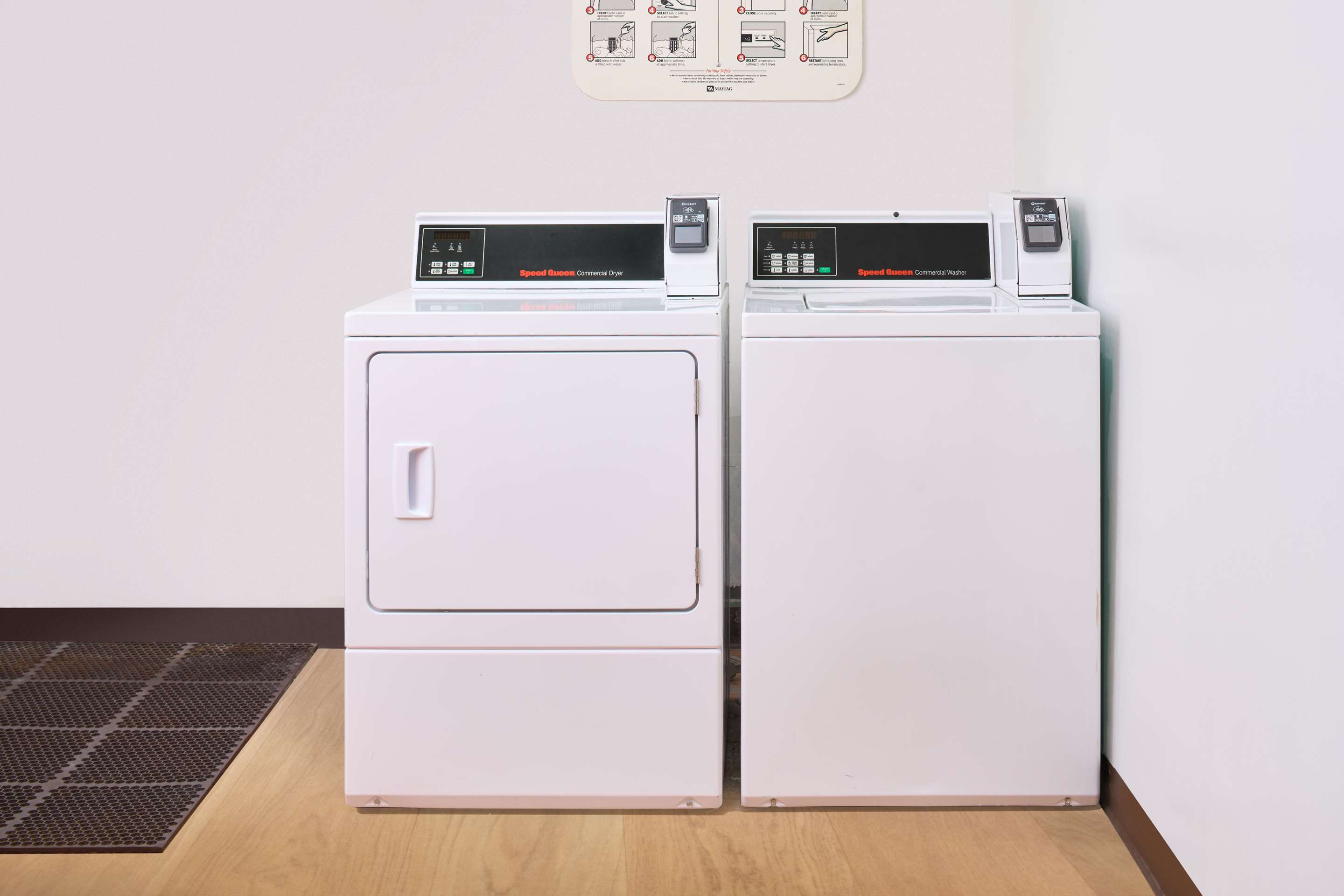 Ilikai Lite - Laundry Room
