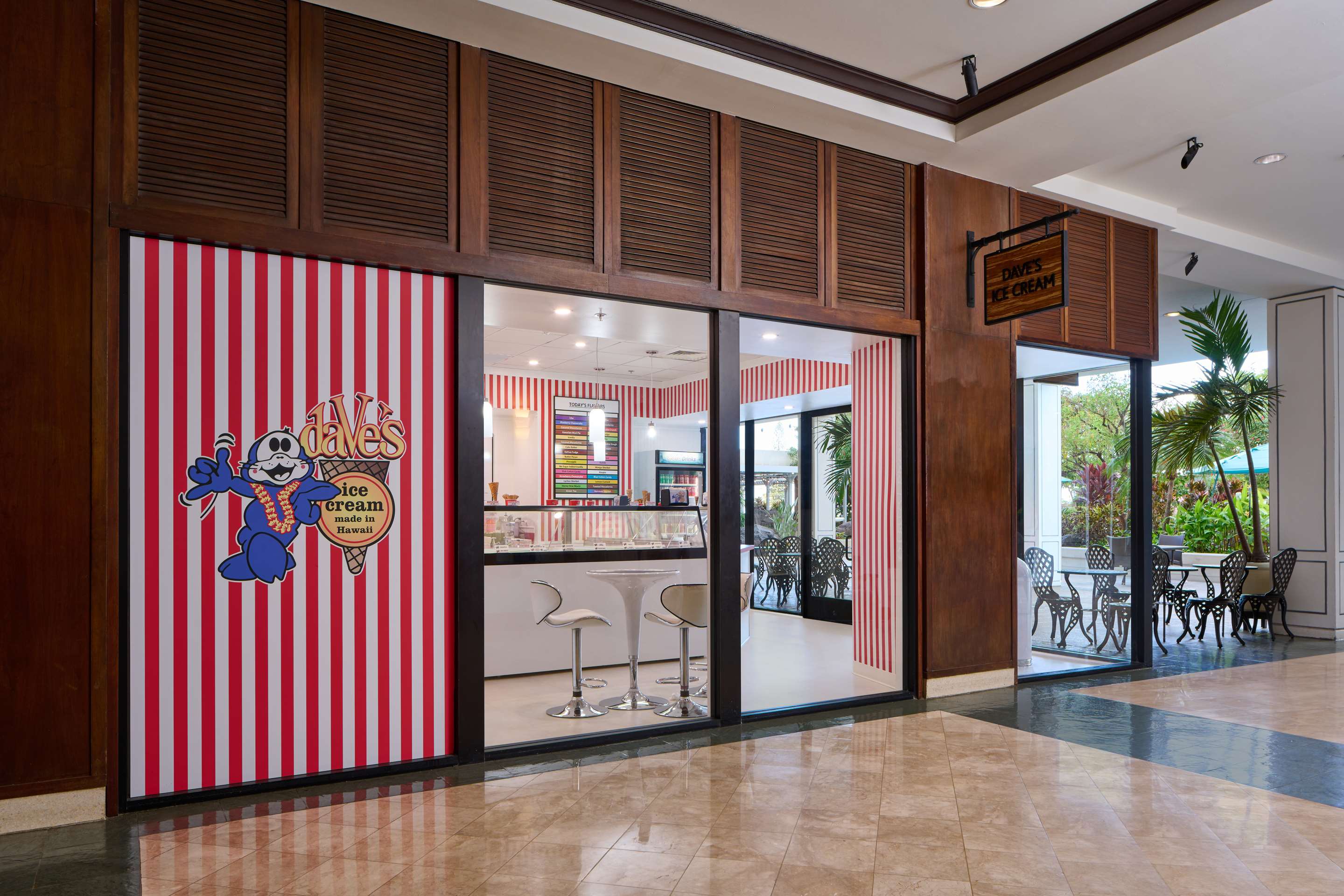 Ilikai Lite - Dave's Ice Cream Storefront
