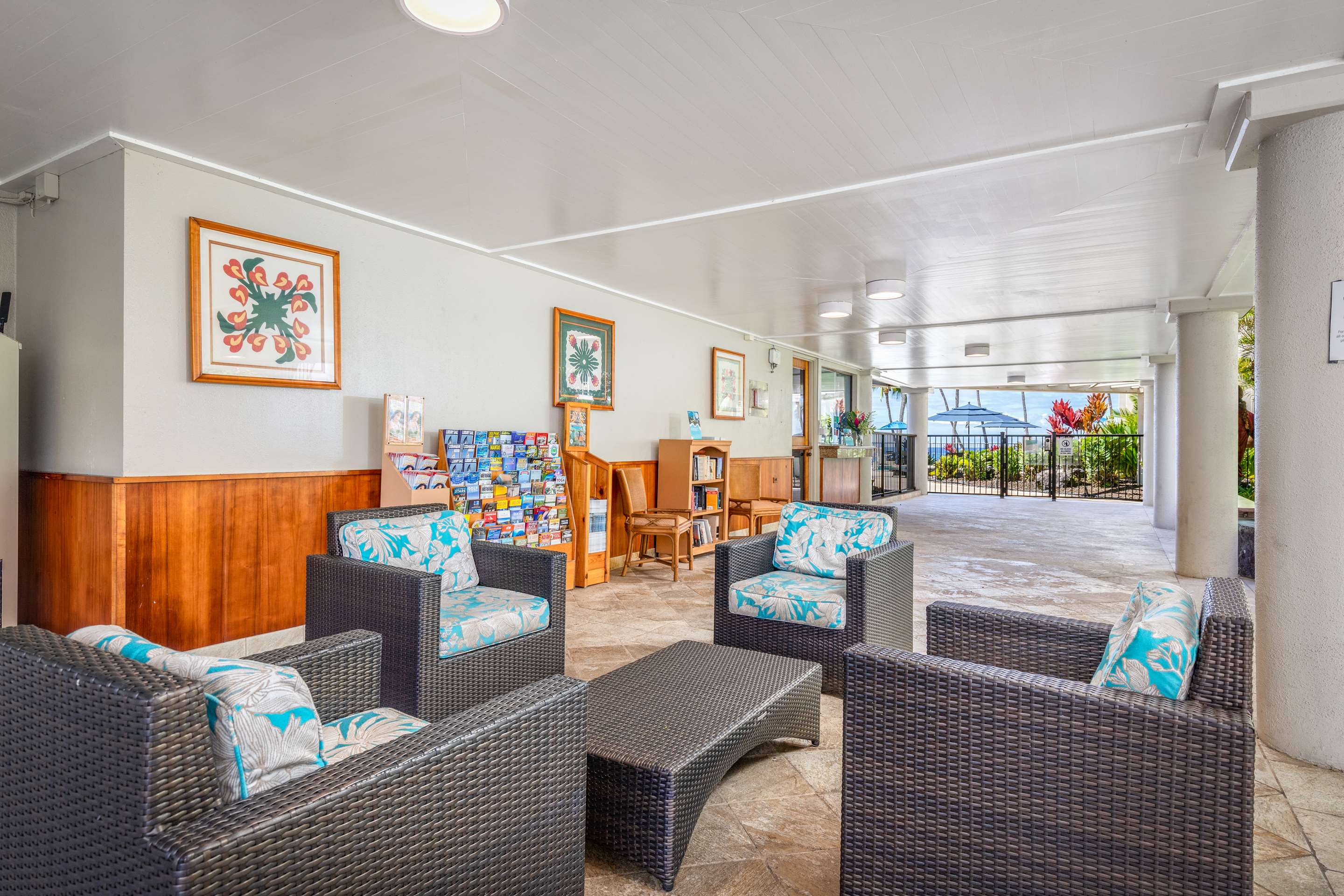 Aston Kona By The Sea - Exterior Lobby Waiting Area | Aston Kona by the Sea