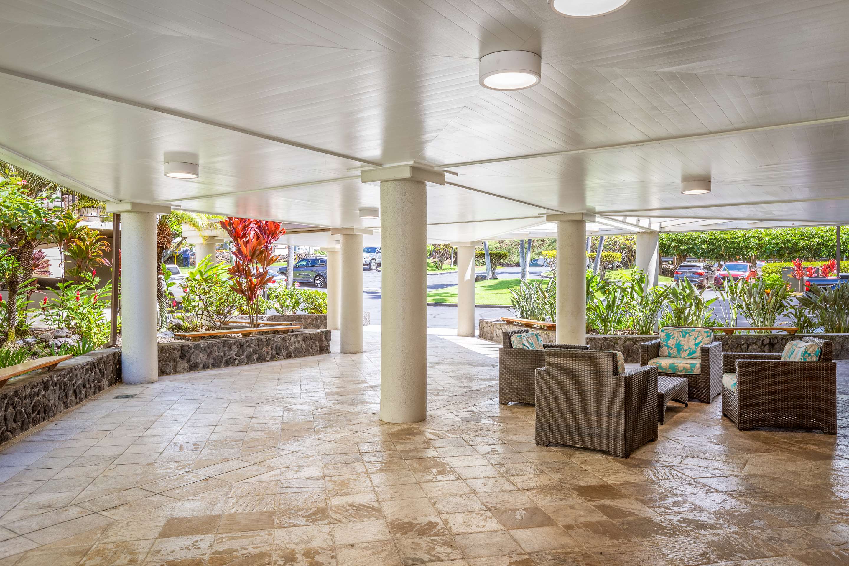 Aston Kona By The Sea - Exterior Lobby Walkway | Aston Kona by the Sea