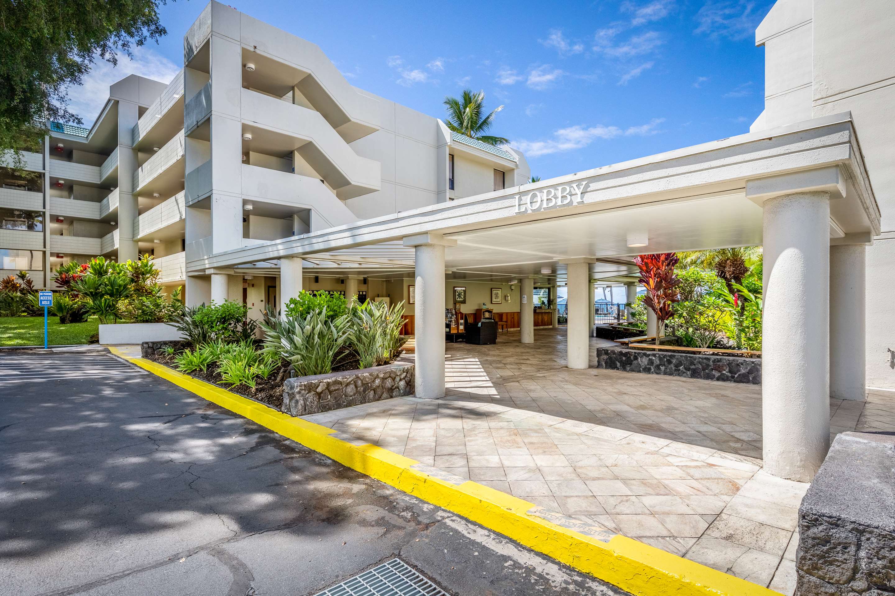Aston Kona By The Sea - Exterior Lobby Entrance | Aston Kona by the Sea