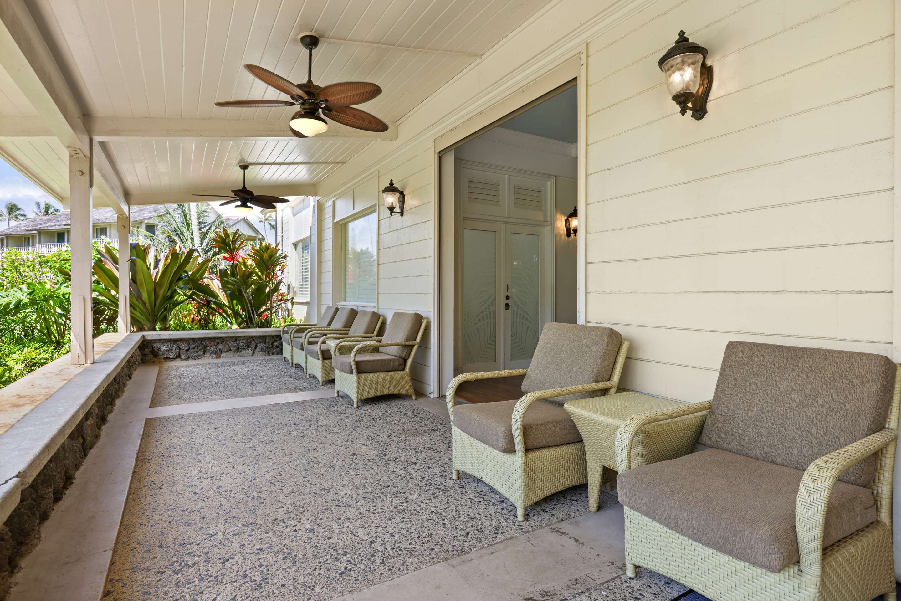 Aston Islander on the Beach - Lobby Patio