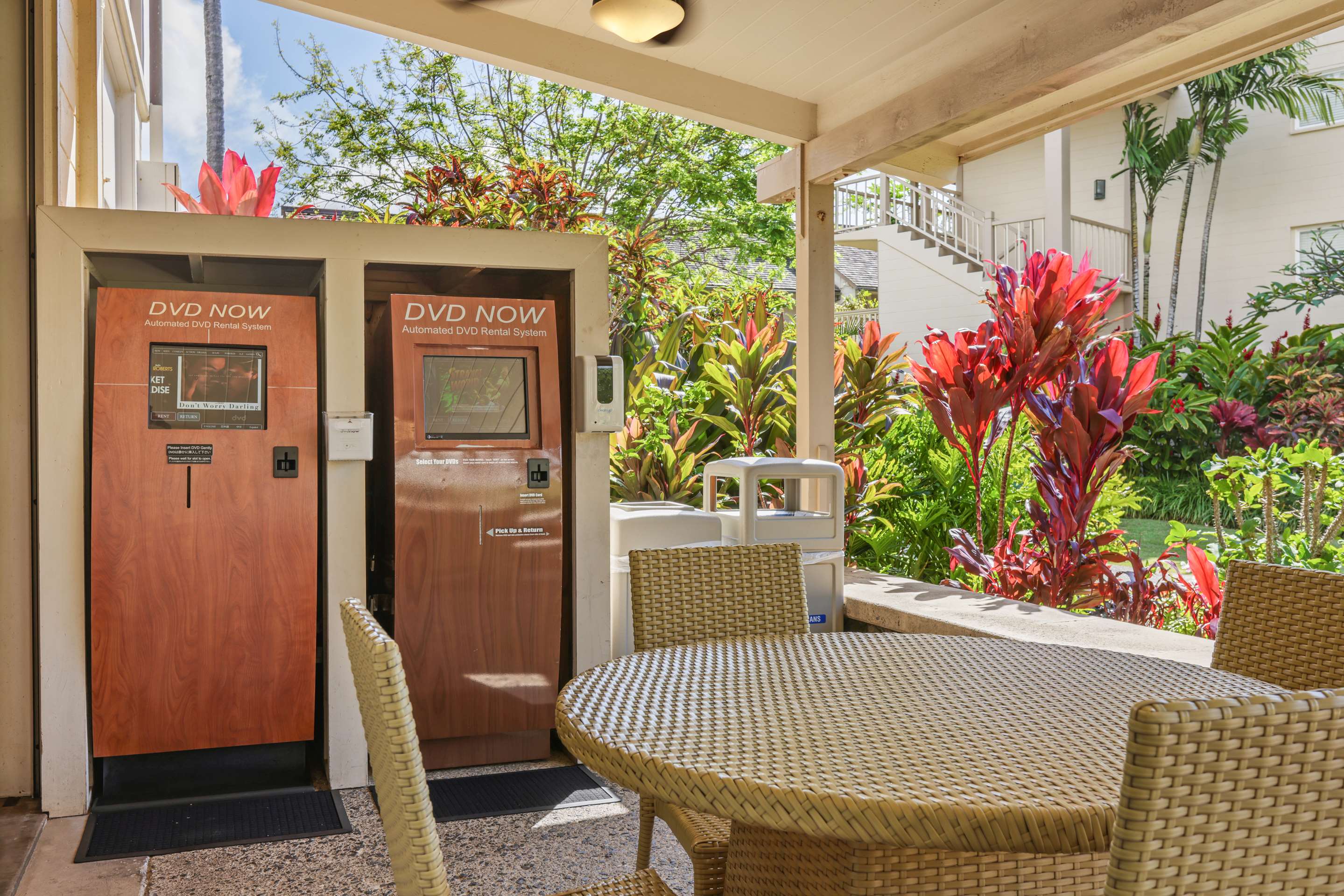 Aston Islander on the Beach - Lobby Patio DVD