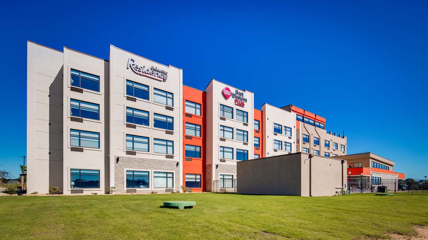 Best Western Plus Executive Residency Rigby's Water World Hotel Warner