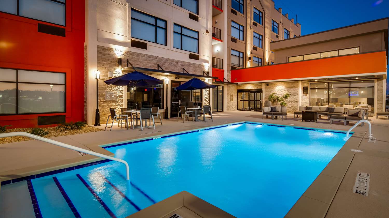 Best Western Plus Executive Residency Rigby's Water World Hotel Warner