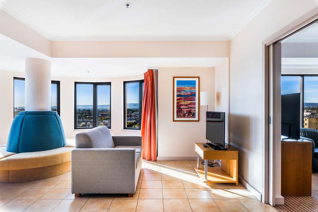 STAMFORD GRAND ADELAIDE-guestroom-Guest Room,Suite,On-Site.jpg