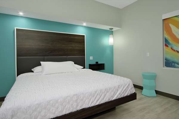  - Tru by Hilton Hotel Bryan