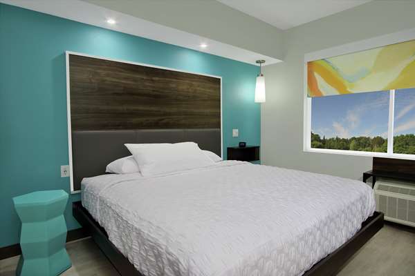  - Tru by Hilton Hotel Bryan