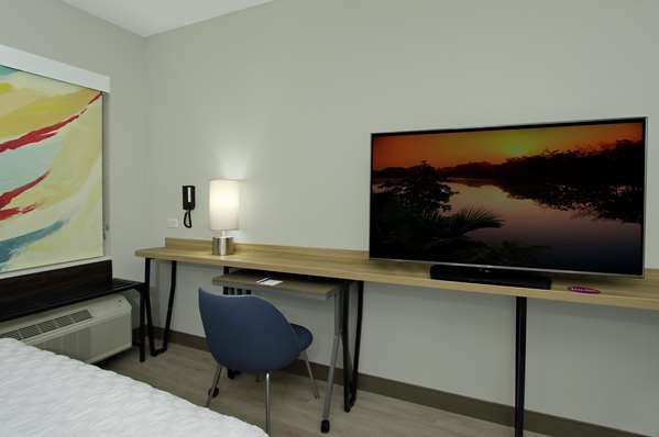  - Tru by Hilton Hotel Bryan