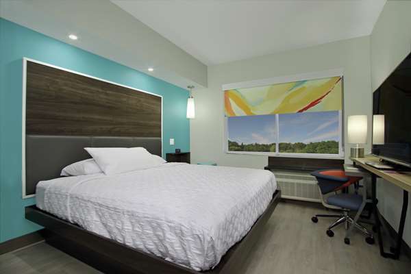  - Tru by Hilton Hotel Bryan