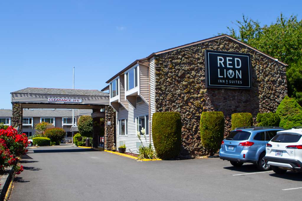Red Lion Inn & Suites