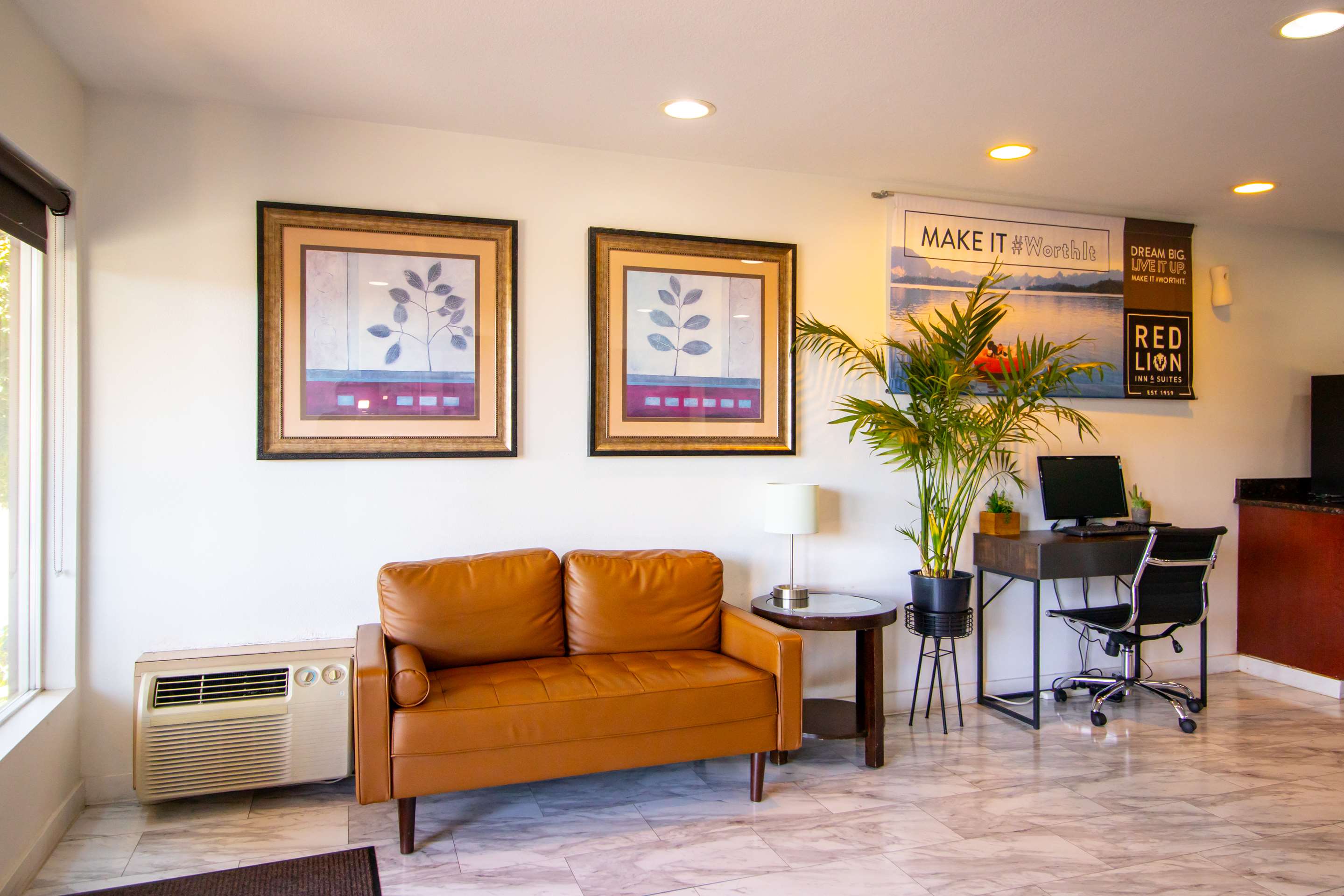 RLIS Vancouver Lobby Seating Area Business Center