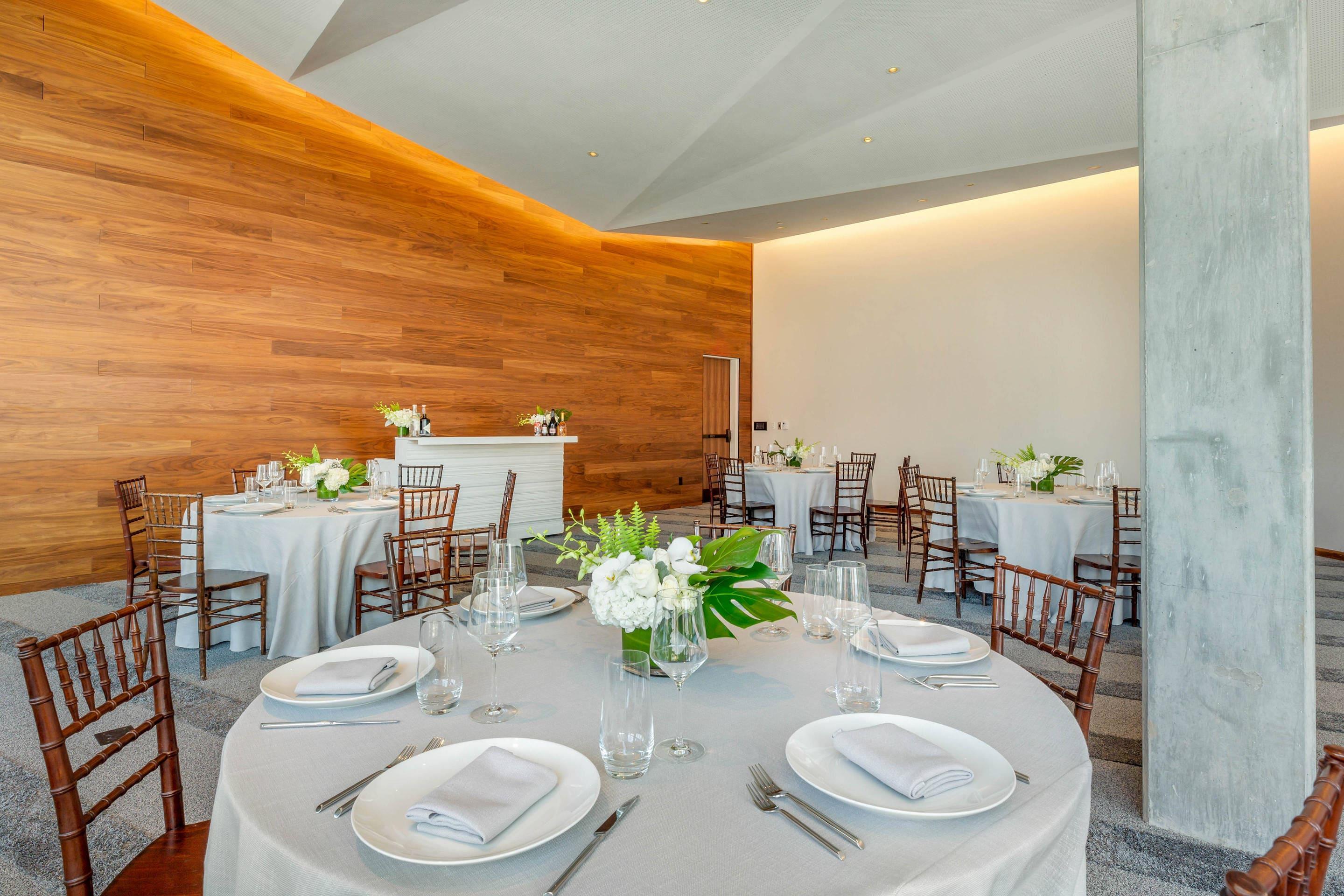 Large space for receptions, parties, anniversaries, and business meetings