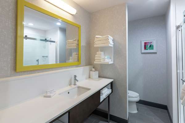  - Hampton Inn & Suites East Dallas - I-30, Exit 52