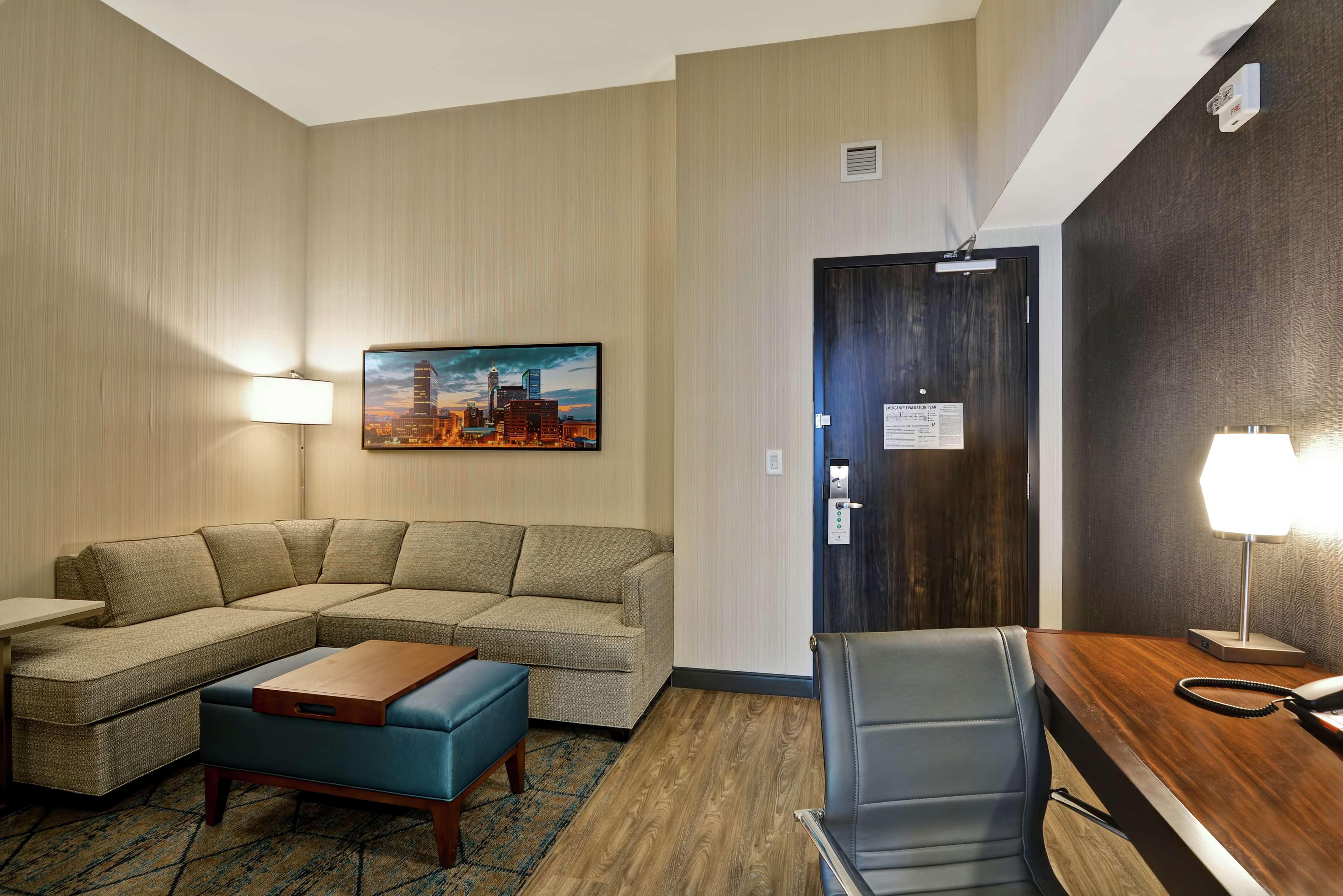 Embassy Suites by Hilton Plainfield Indianapolis Airport Room Type - 2QN 2 RM STE ACC W  TUB NS
