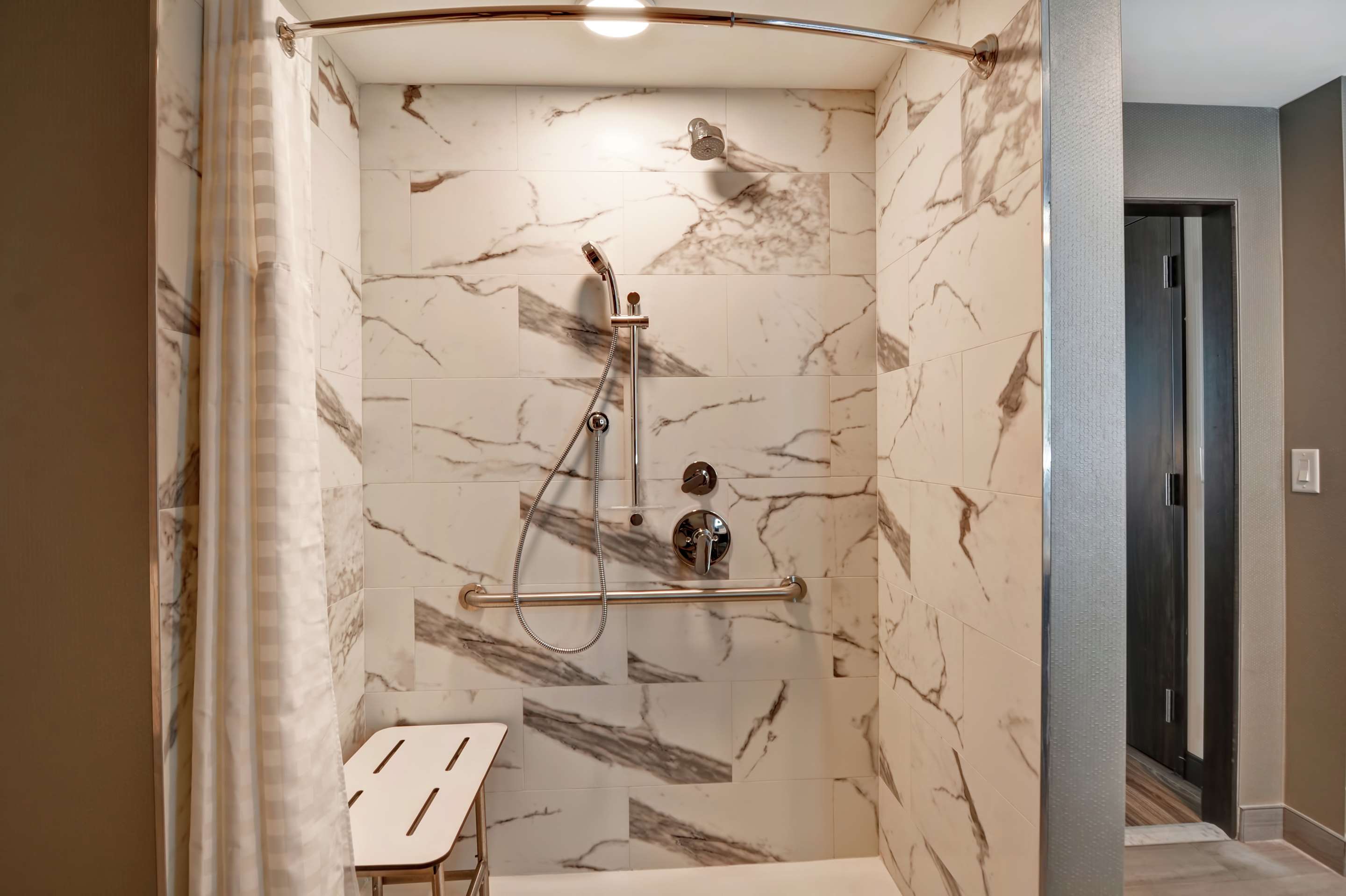 Guest room bath