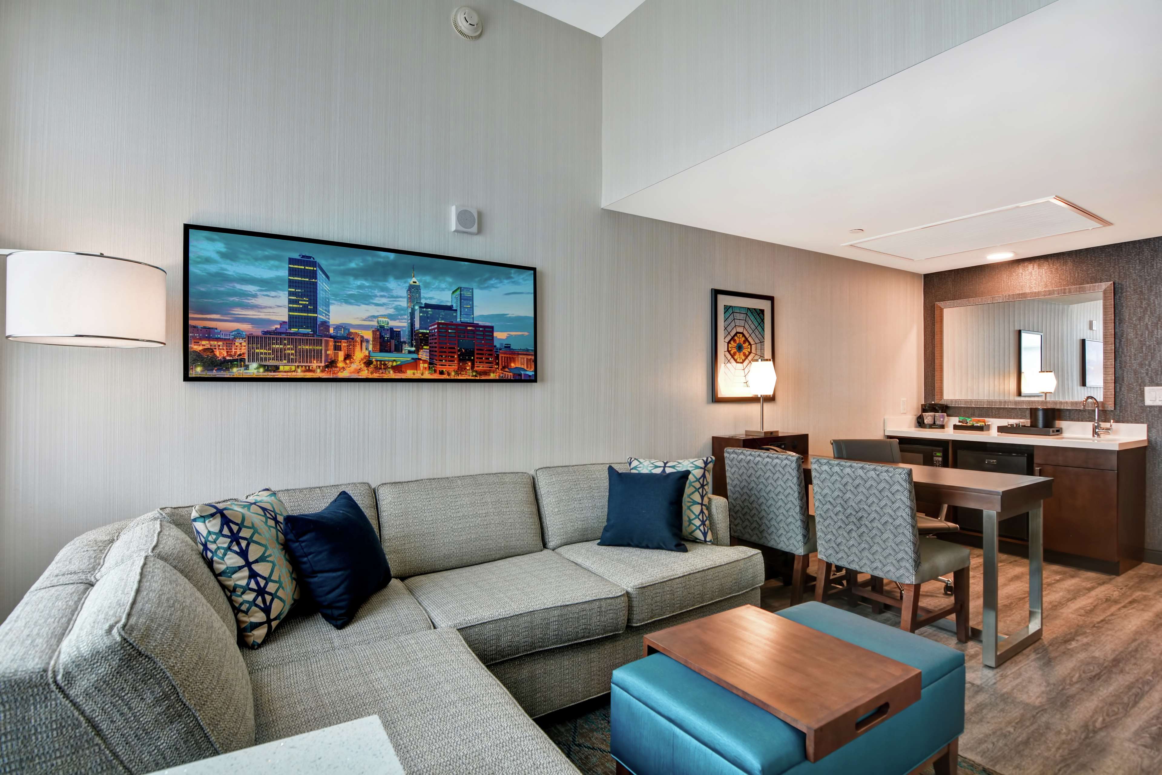 Embassy Suites by Hilton Plainfield Indianapolis Airport Room Type - 1 KG 2 RM STE ACC NO SMOK