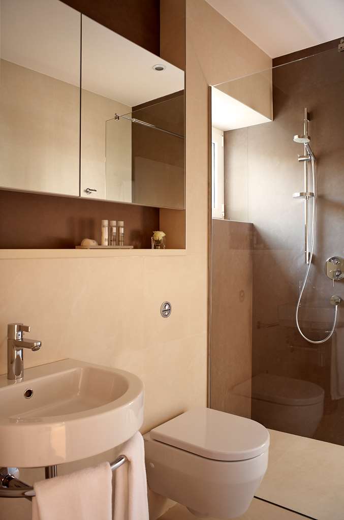 PARK PLAZA VERUDELA PULA-guestroom-Guest Room,Bathroom,On-Site.jpg
