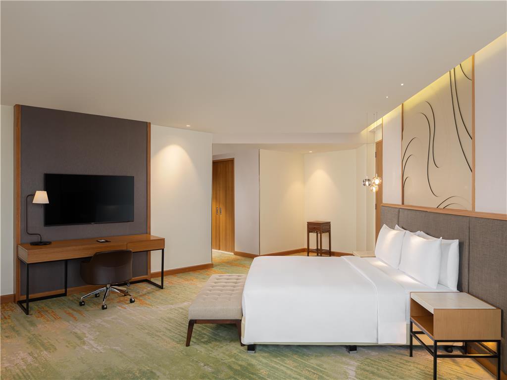 RADISSON GOLF AND CONVENTION CENTER-guestroom-Guest Room,On-Site.jpg