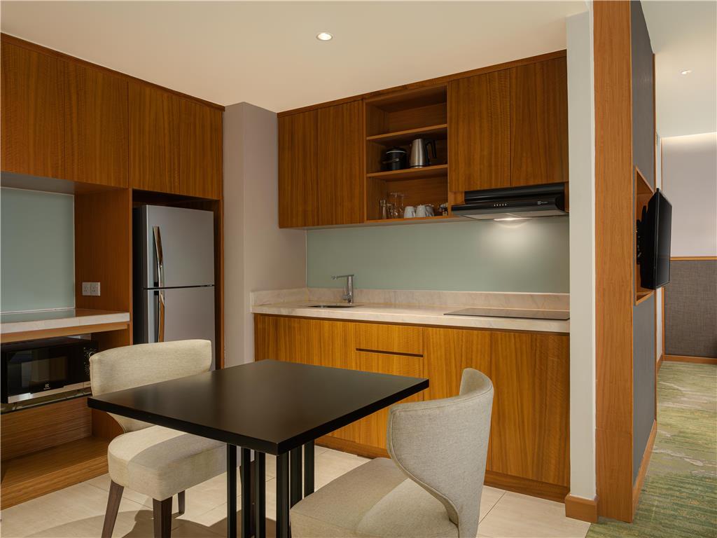 RADISSON GOLF AND CONVENTION CENTER-guestroom-Guest Room,Suite,On-Site.jpg