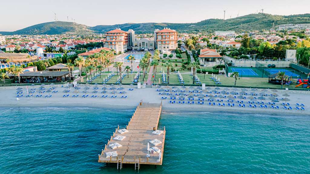 RADISSON BLU RSRT & SPA CESME-guestroom-Guest Room,Tub,On-Site,Outdoor/Exterior,Exterior View of Building.jpg