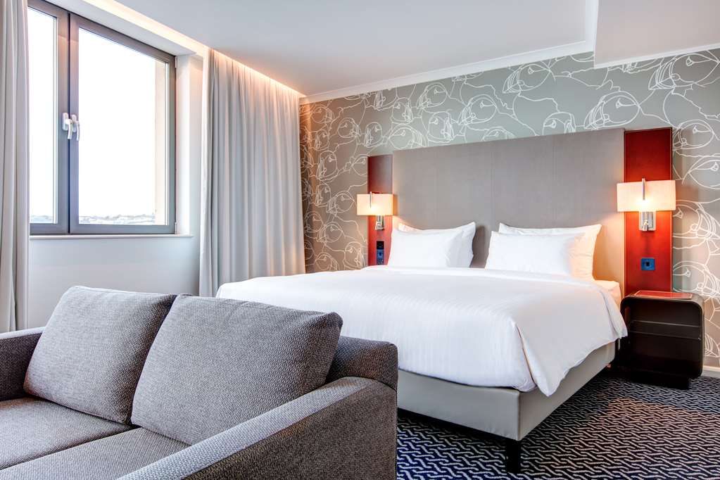 Radisson Blu Waterfront Hotel, Jersey Room Type - Family Room with Sea View