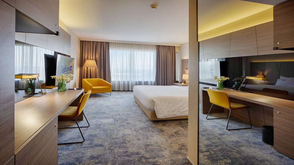 RADISSON BLU PLAZA LJUBLJANA-guestroom-Guest Room,On-Site.jpg