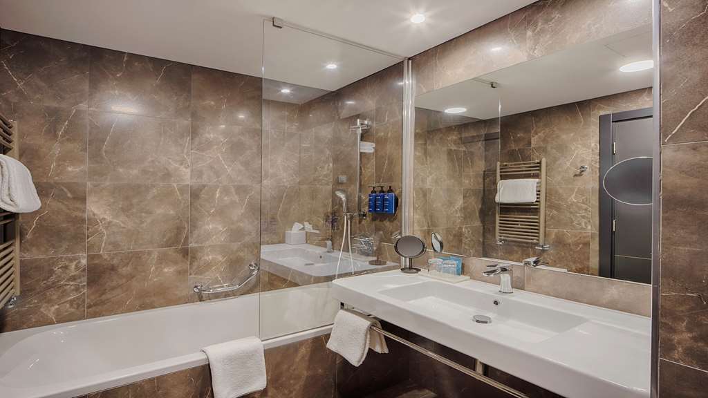 RADISSON BLU PLAZA LJUBLJANA-guestroom-Guest Room,Bathroom,On-Site.jpg