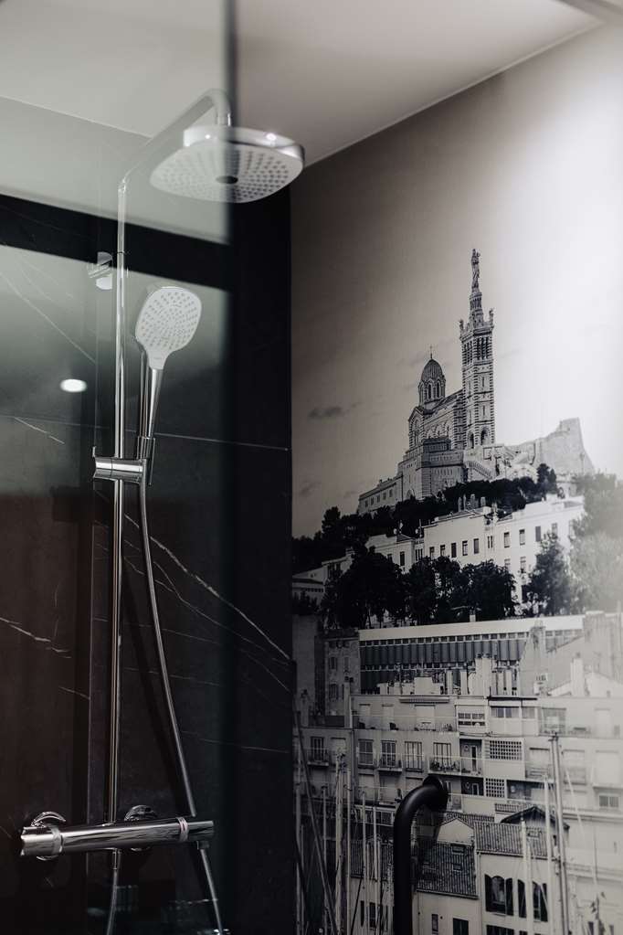 RADISSON BLU MARSEILLE-guestroom-Guest Room,Bathroom,On-Site.jpg