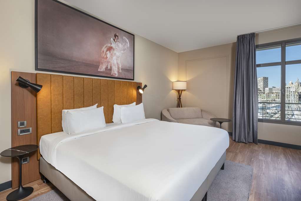 RADISSON BLU MARSEILLE-guestroom-Guest Room,On-Site.jpg