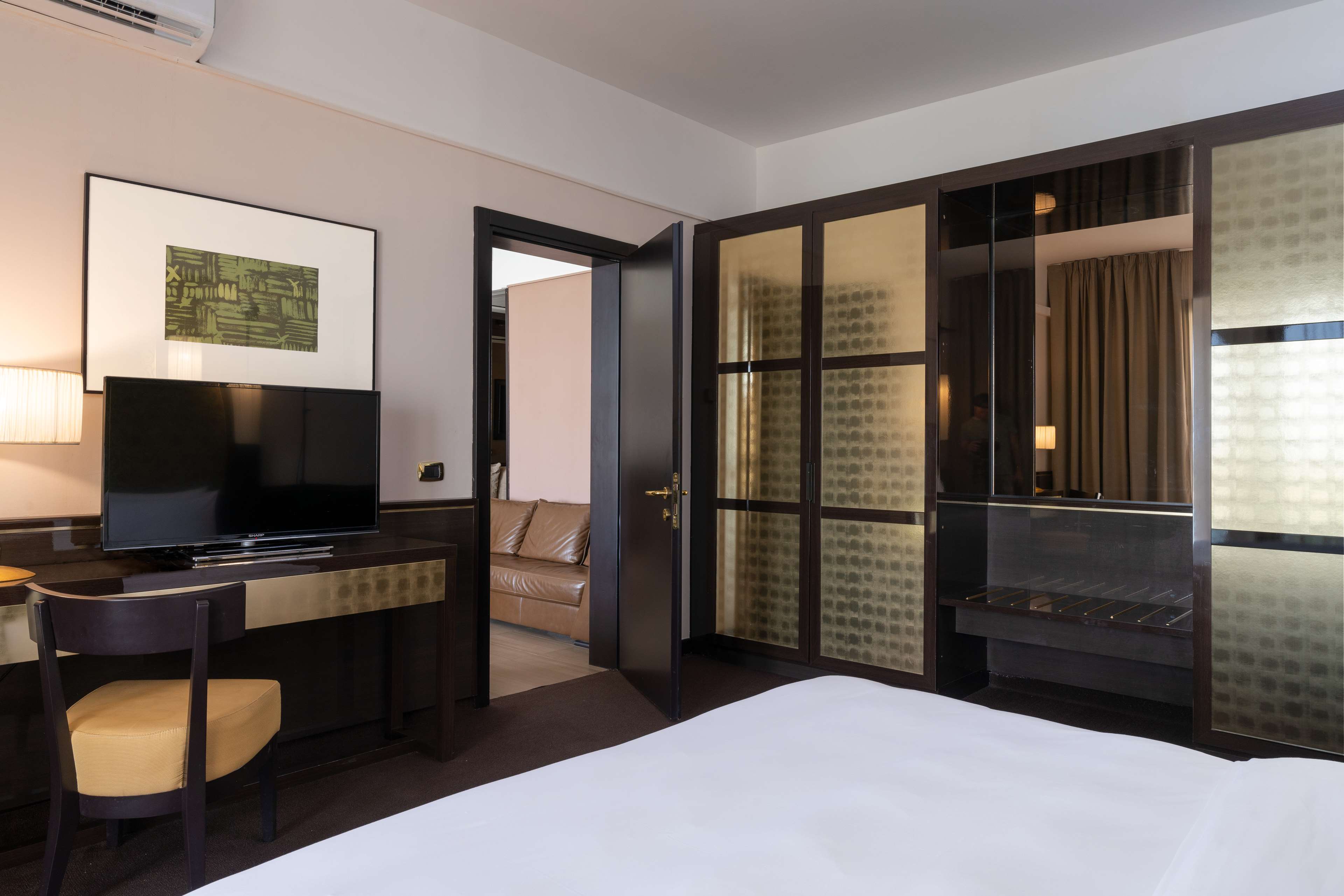 Radisson Blu Hotel, N'Djamena Room Type - Suite - Terrace