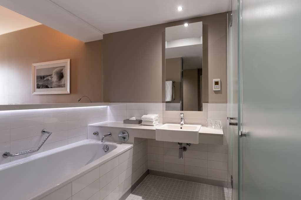 RADISSON BLU PORT ELIZABETH-guestroom-Guest Room,Bathroom,On-Site.jpg