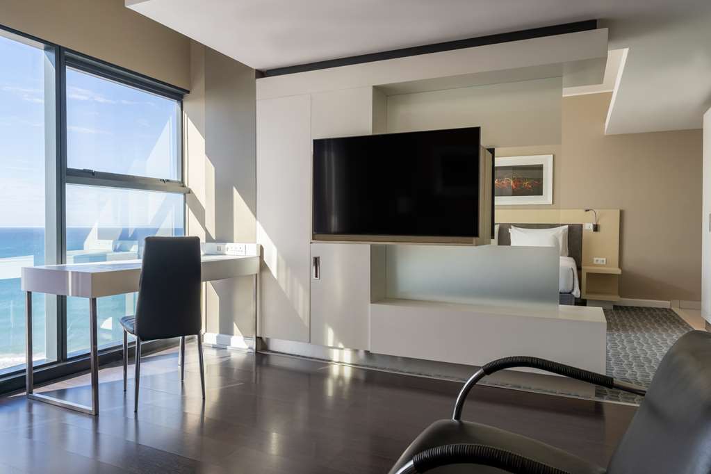 RADISSON BLU PORT ELIZABETH-guestroom-Guest Room,Suite,On-Site.jpg