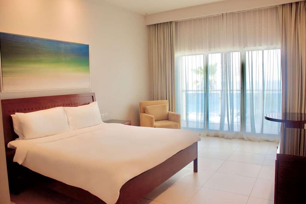 RADISSON BLU RESORT FUJAIRAH-guestroom-Guest Room,Suite,On-Site.jpg