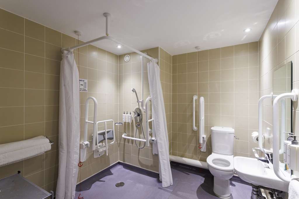 PARK INN ABERDEEN-guestroom-Guest Room,Bathroom,On-Site.jpg