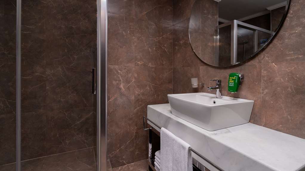 PARK INN BY RADISSON ASIA ISTANBUL-guestroom-Guest Room,Bathroom,On-Site.jpg
