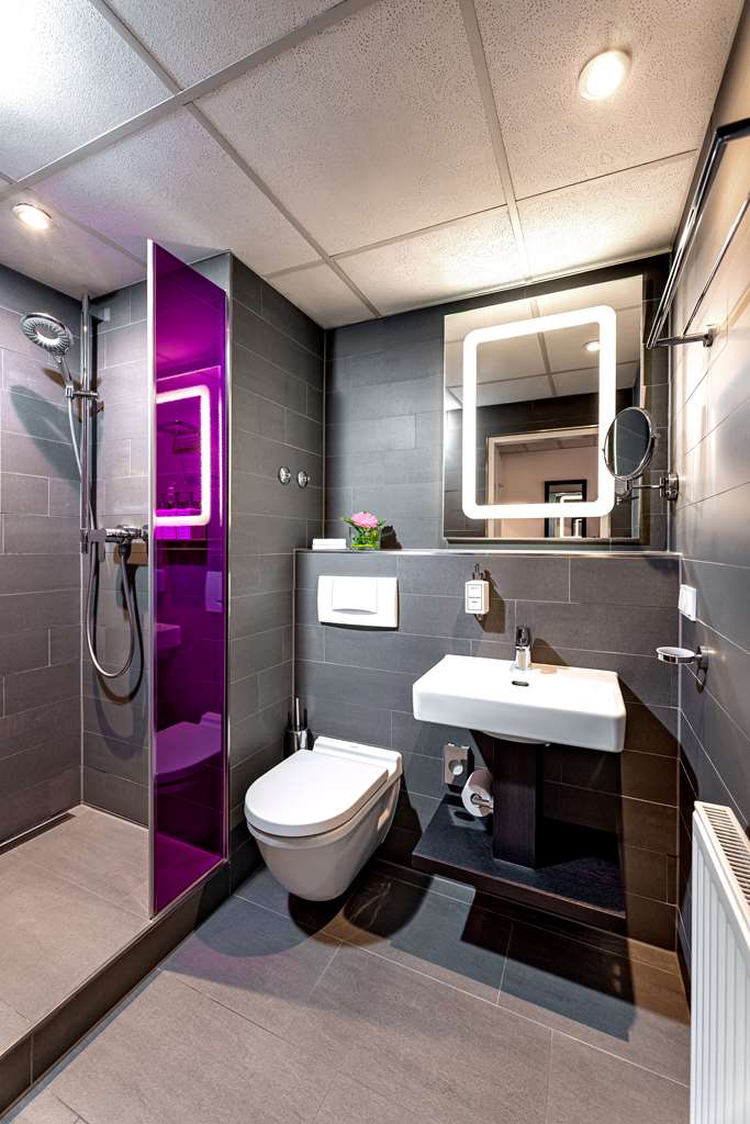 PARK INN BY RADISSON NUERNBERG-guestroom-Guest Room,Bathroom,On-Site.jpg