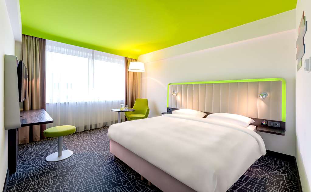 PARK INN BY RADISSON NUERNBERG-guestroom-Guest Room,Bed,On-Site,Property Amenity.jpg