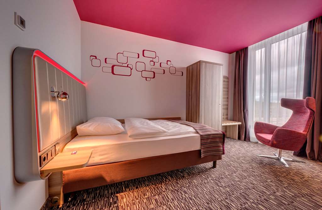 PARK INN BY RADISSON NEUMARKT-guestroom-Guest Room,On-Site.jpg