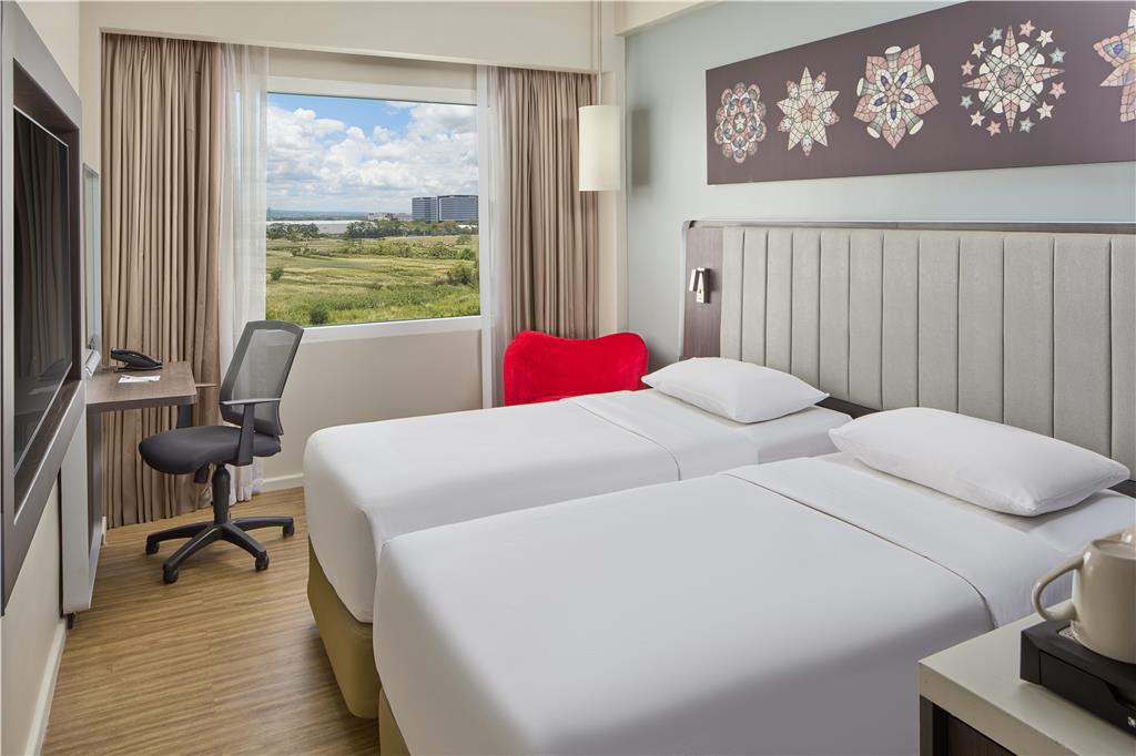 PARK INN BY RADISSON CLARK-guestroom-Guest Room,On-Site.jpg