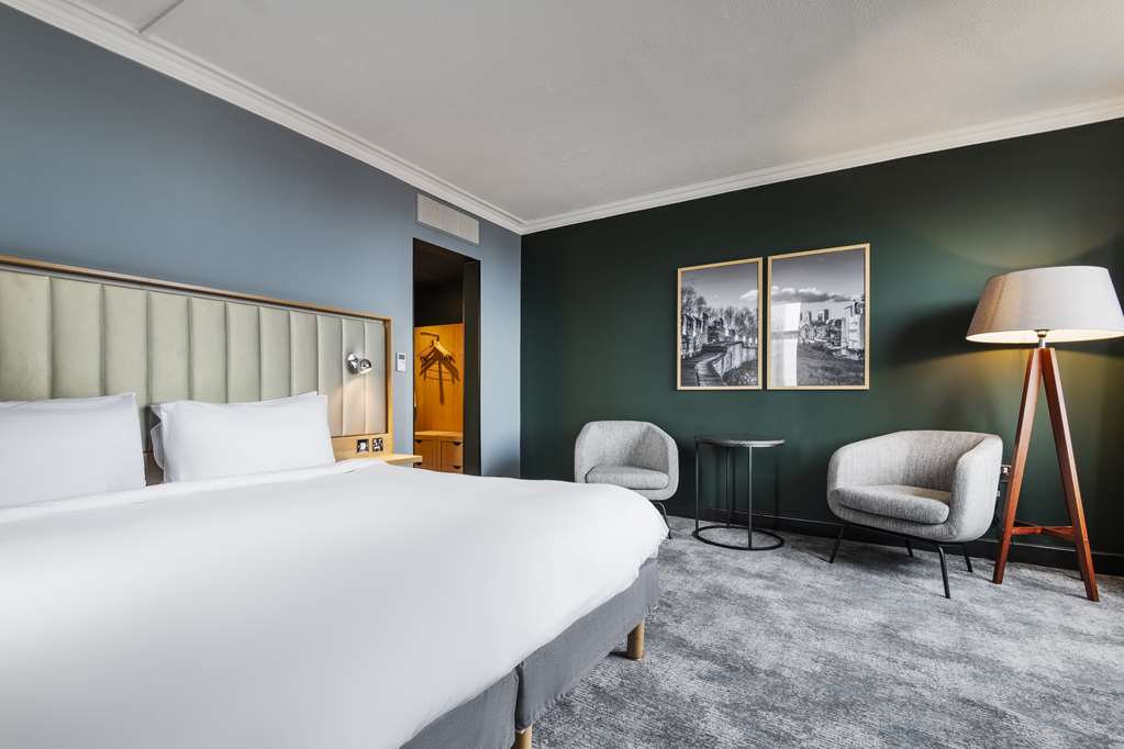 RADISSON HOTEL YORK-guestroom-Guest Room,On-Site.jpg