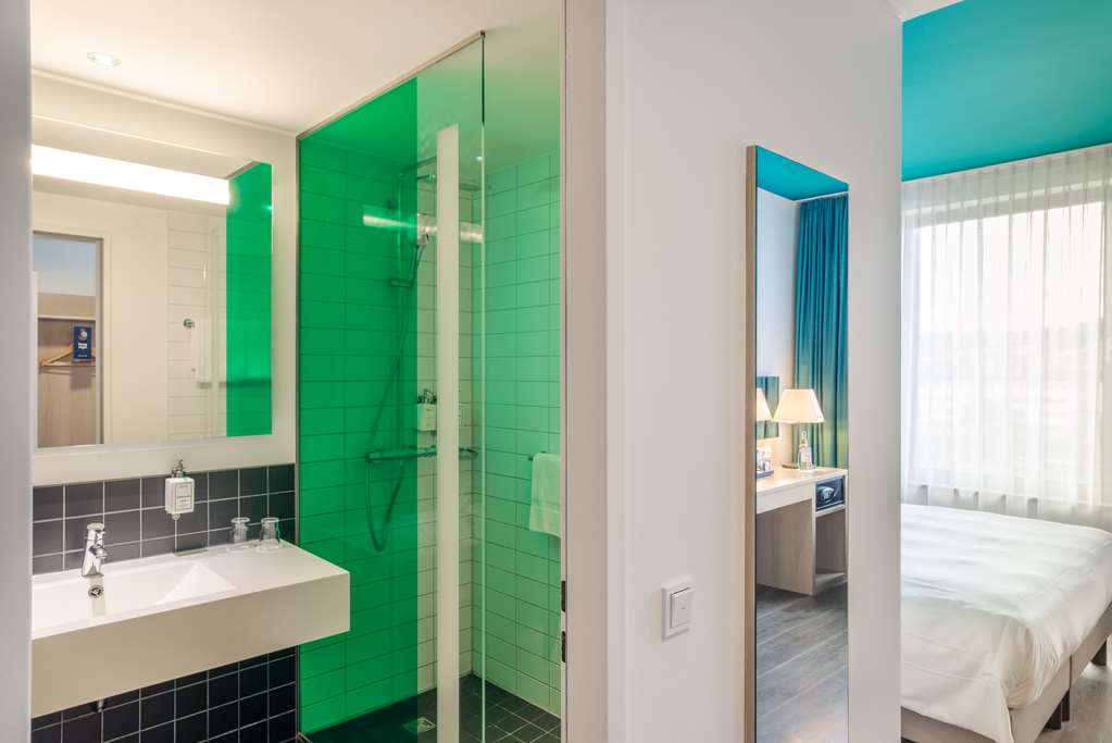 PARK INN STUTTGART-guestroom-Guest Room,Bathroom,On-Site.jpg