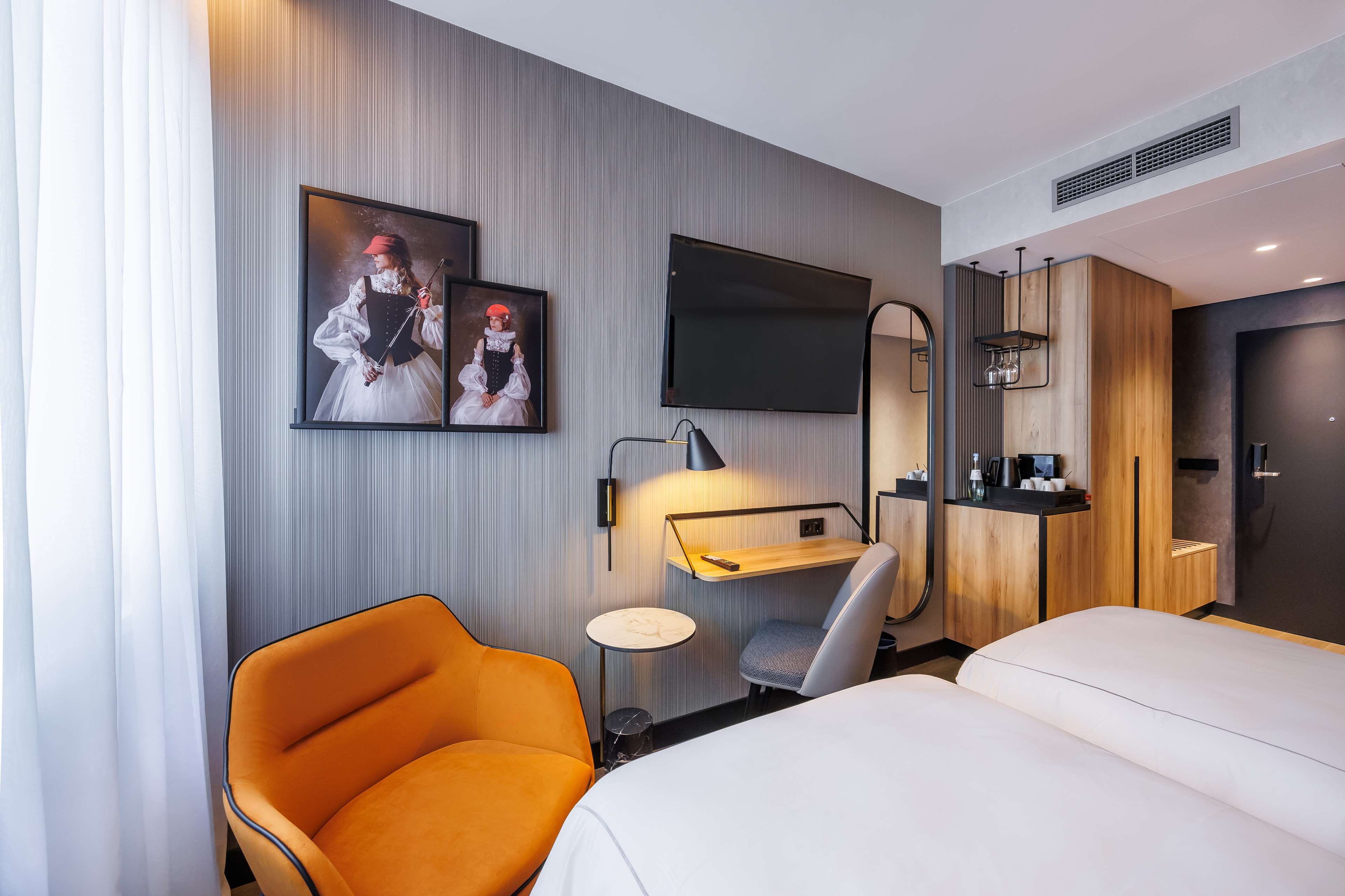 Radisson Red Berlin Kudamm Room Type - Superior Room-Courtyard View